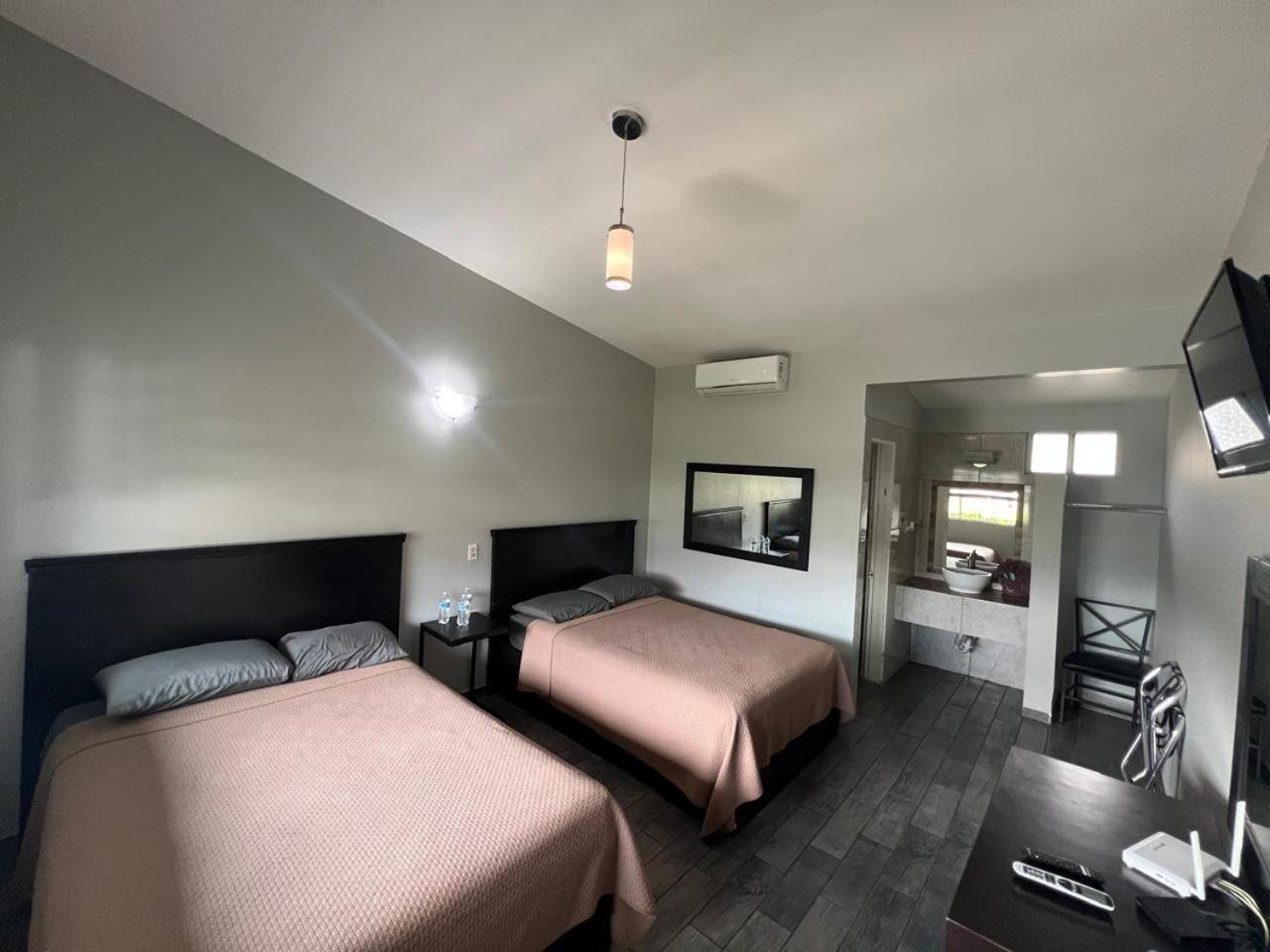 Hotel Luna Park Tijuana Extérieur photo
